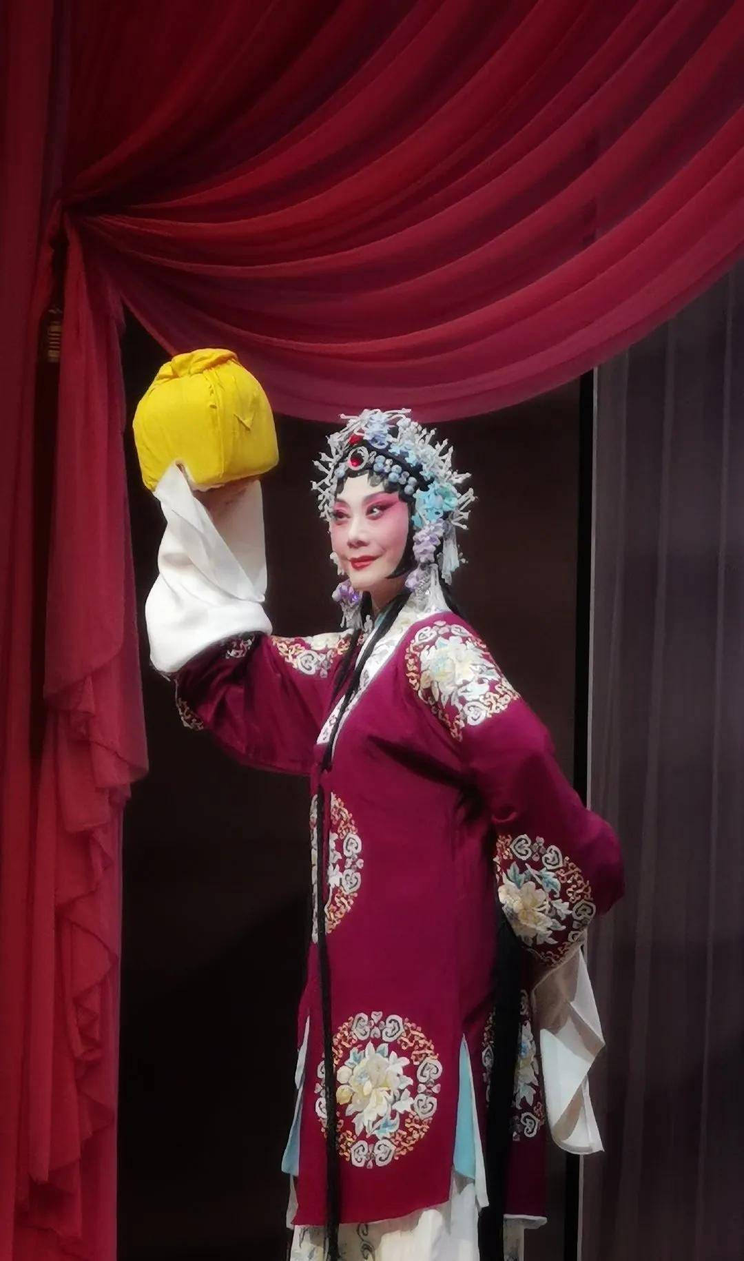 董圆圆：61岁依然独身，拒绝富商追求，演技与美貌兼具