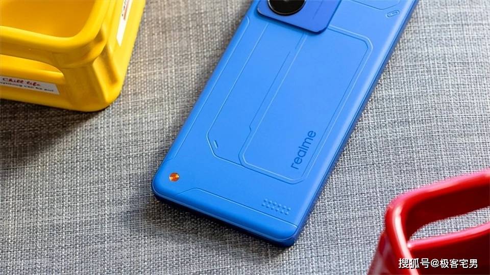 手机行业诞生“新黑马”7000mAh+80W仅售179星空体育网址9元还变相降价(图4)