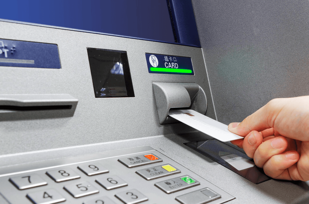 深夜的atm机泛着惨白的光,我看着屏幕上"该流水号不存在"的提示,浑身发