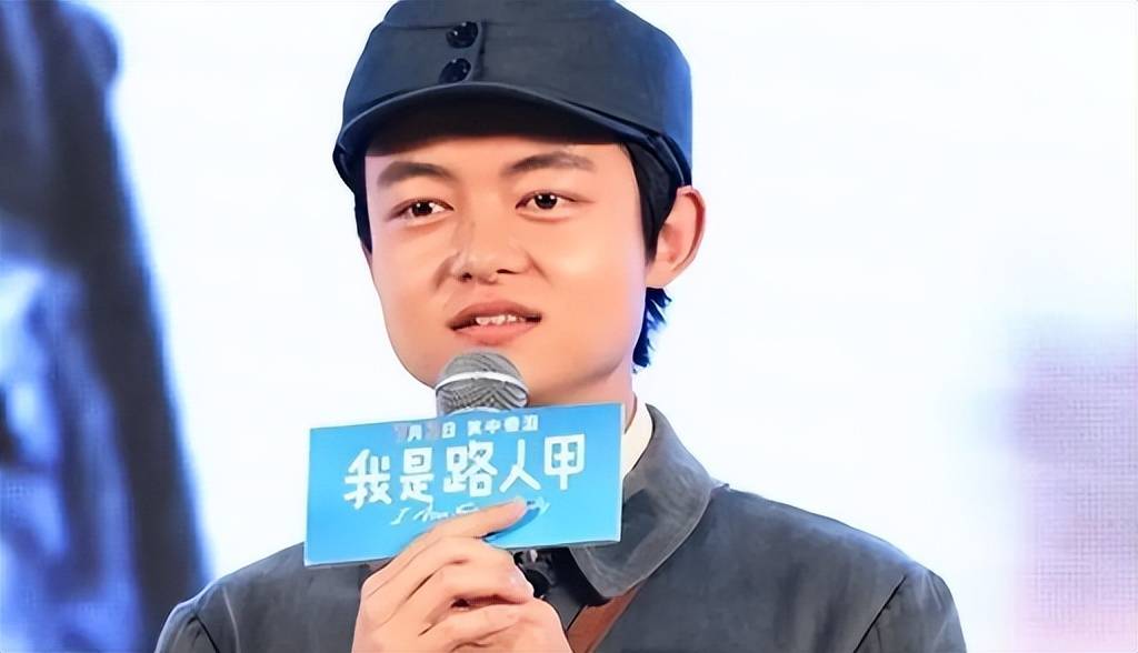 凭借这部电影,万国鹏获得了一些流量,紧接着,他参加了一档综艺节目《