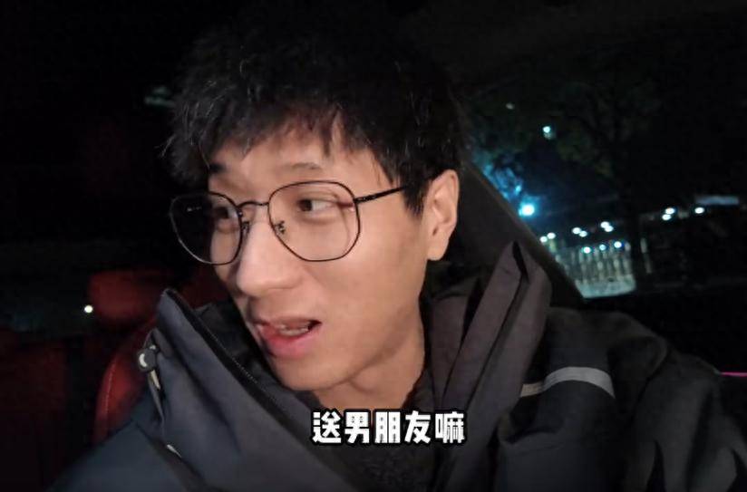 为男友庆生当场转100万：别让我爸知道凯发一触即发00后女孩花680万买手表(图3)
