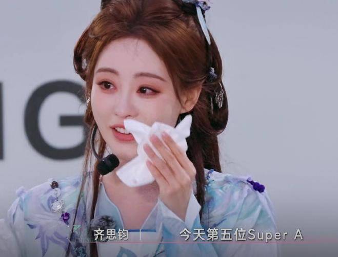 节目最大的笑话。而得知自己获得了最后一个sa，祝绪丹的眼泪虽迟但到。与此同时，祝绪丹还顺便卖了一波惨