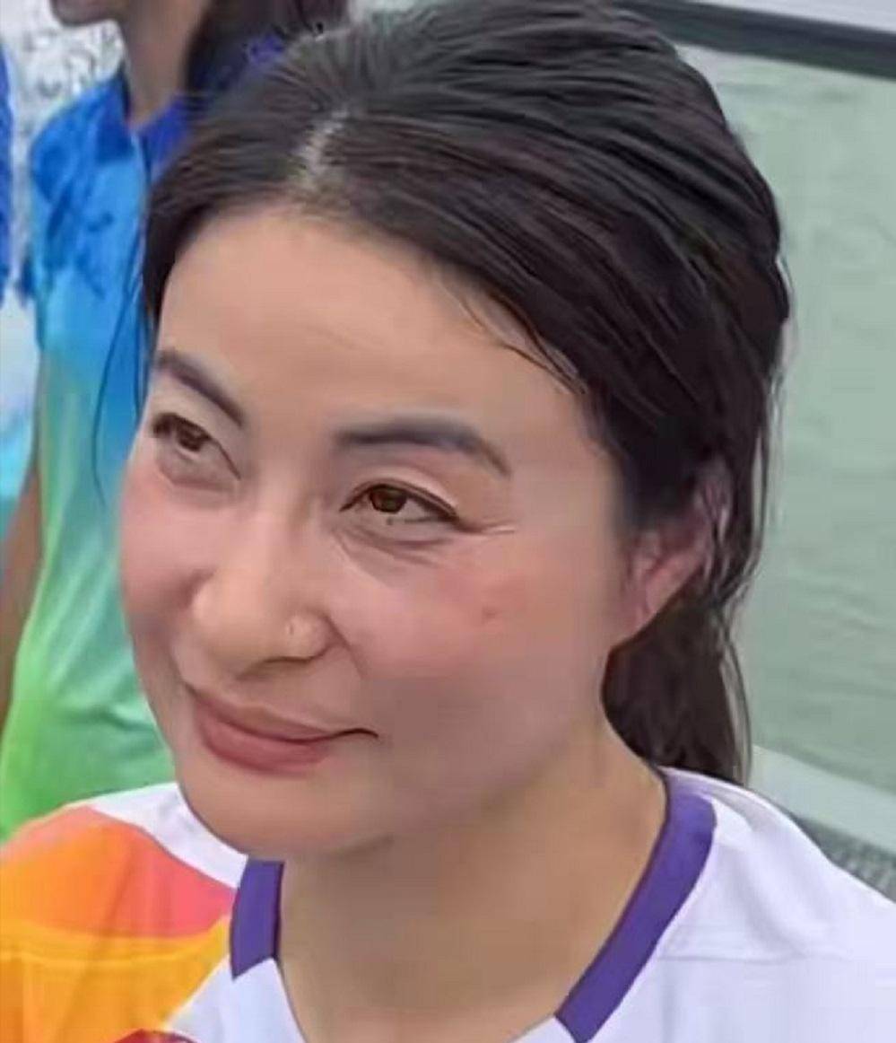 原创跳水皇后郭晶晶：岁月静好，优雅依旧，她的人生密码是什么？