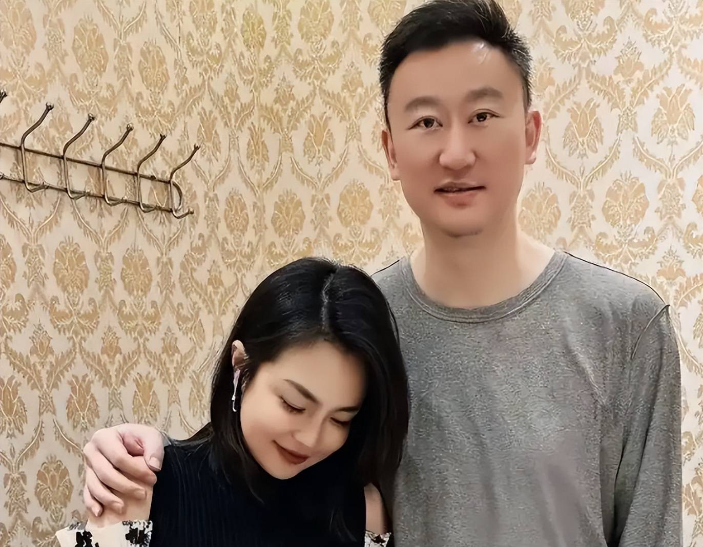 7大惊人爆料全曝光！！【震动揭秘】“三只羊灌音门”：文娱圈“瓜田”下的权利游戏与德性迷雾及“文娱圈第一狗仔”卓伟爆出的惊天大瓜个个震动次次实锤-爆姐独家揭秘潜条例