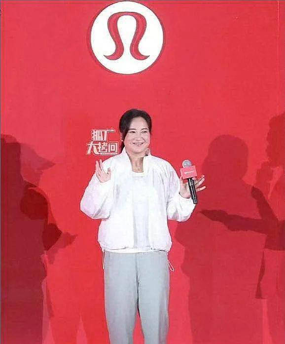 贾玲坦然体重波动展现真实魅力观众喜爱其内在美贾玲回应长胖和观众缘松动