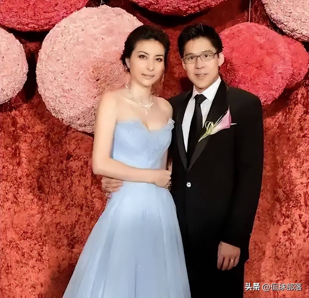 原创郭晶晶香港街头被偶遇，状态自然、打扮低调