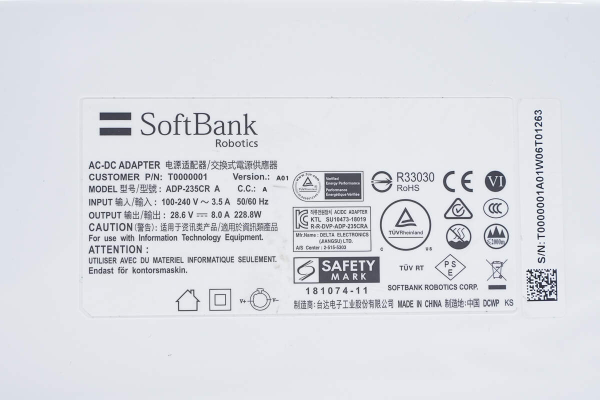 产品信息铭牌特写型号：adp235cr-a输入：100-240v 3.5a输出：28.6v 8a 2