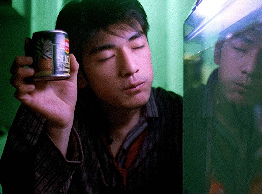 消失8年金城武爆照现身，网友：这正是我想象的金城武老样子！
