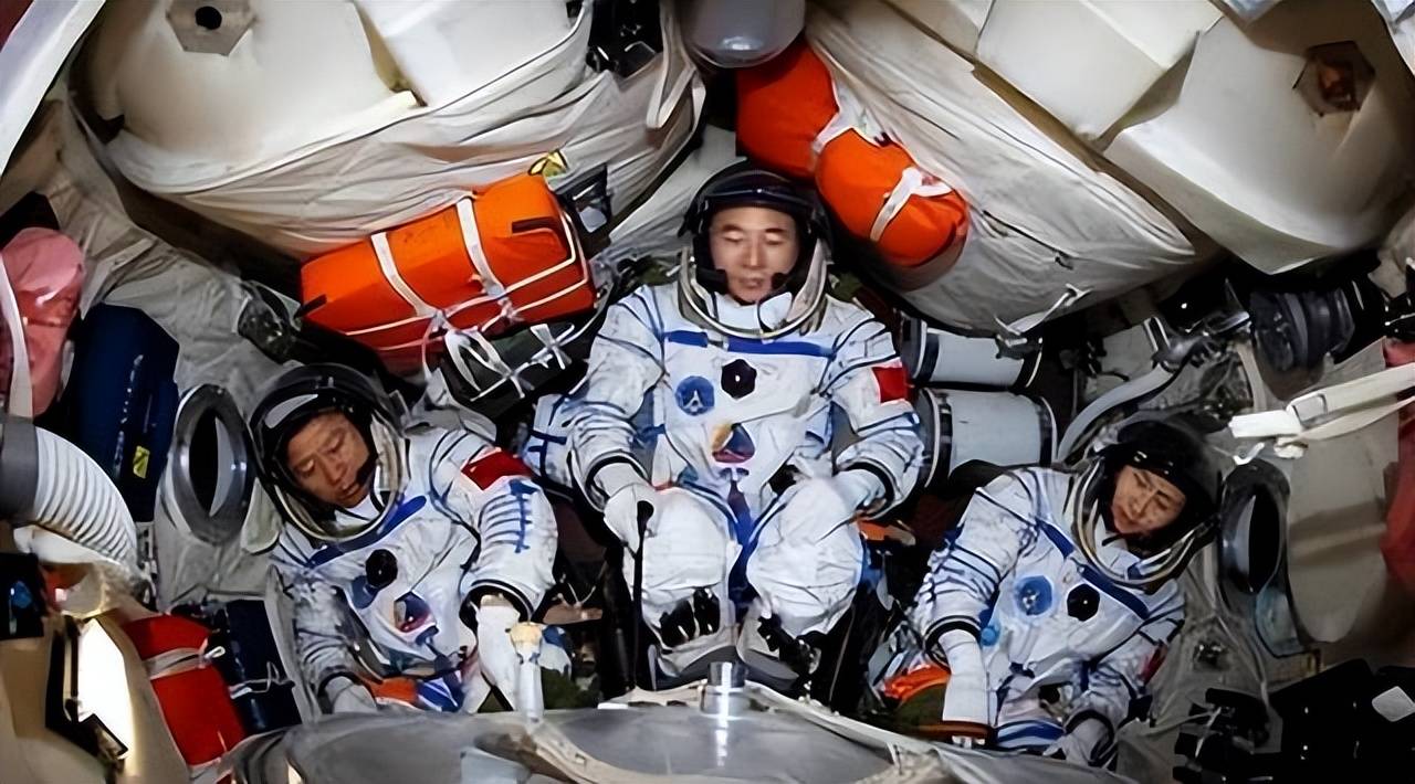 原创             女航天员飞往太空前，为什么要吃避孕药？这是为了防止发生什么？