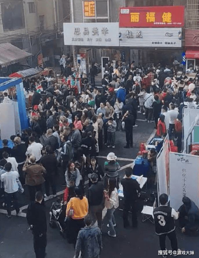 网红理发师李晓华接受采访直言没赚到钱热度褪去后亏了3万JN江南app(图4)