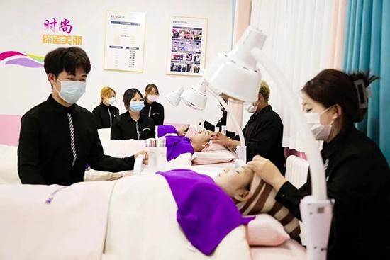 2025年初高中毕业去学美容美发化妆怎JN江南登录么样？(图1)