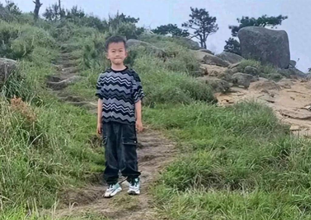 雷火·竞技(中国)-电竞网站8岁男孩1800米高山离奇失踪！救援队被谣言耽误真相令人揪心