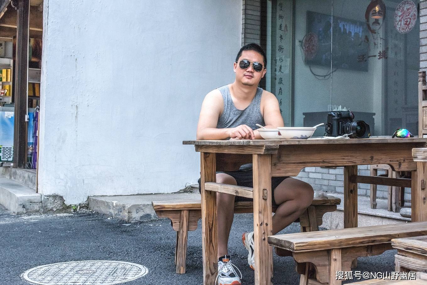 星空体育APP黄山最知名小吃店：在疫情影响下极为萧条能否有幸躲过此劫？(图5)