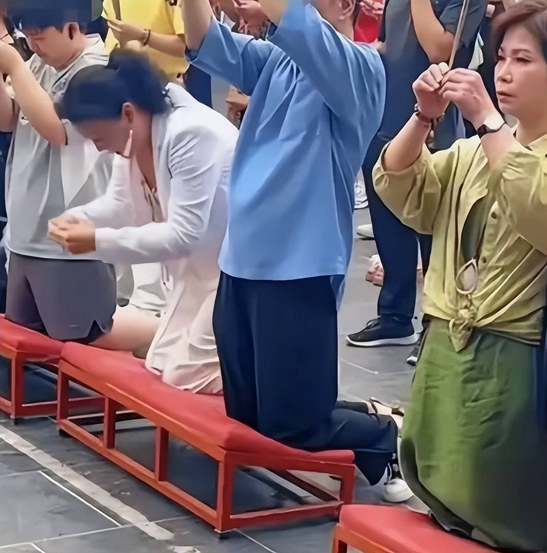汪小菲马筱梅今日大婚，亲友提前祝贺，汪小菲挨桌敬酒，现场曝光
