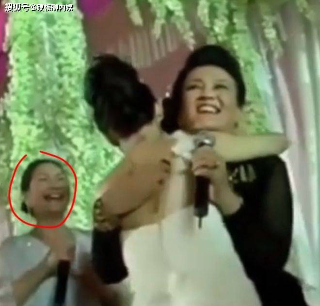 汪小菲大婚全过程曝光，众人都笑仅一人落泪，对比大S婚礼太相似