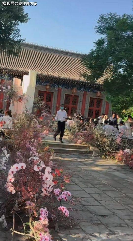 汪小菲大婚全过程曝光，众人都笑仅一人落泪，对比大S婚礼太相似