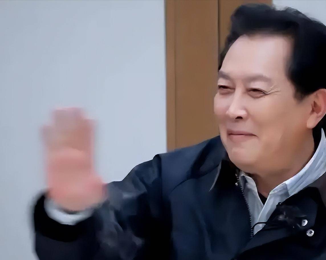 抛妻另娶，前妻遗书字字泣血，没想到72岁的唐国强靠综艺又翻身