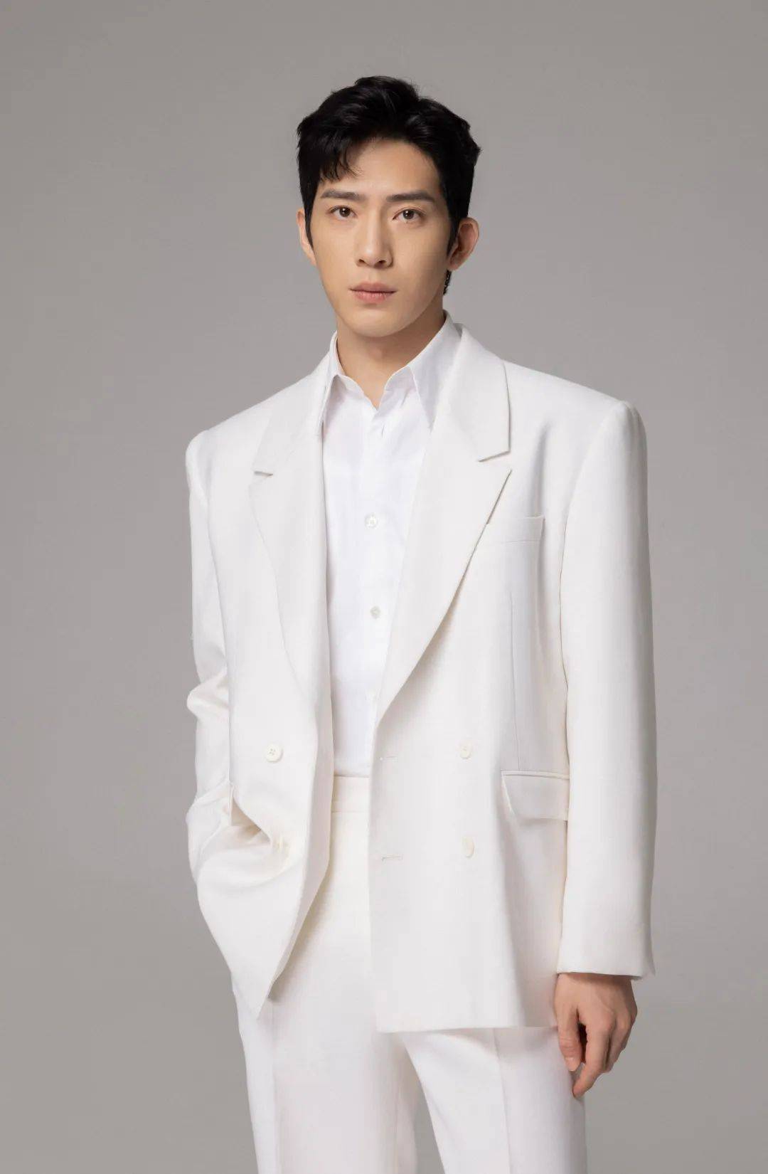 刘亦菲井柏然《南烟斋笔录》定档400套旗袍与七年等待能否成爆款