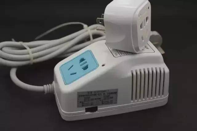 为何我国用220v电压，而美国却用110V电压？两种电压有什么区别？