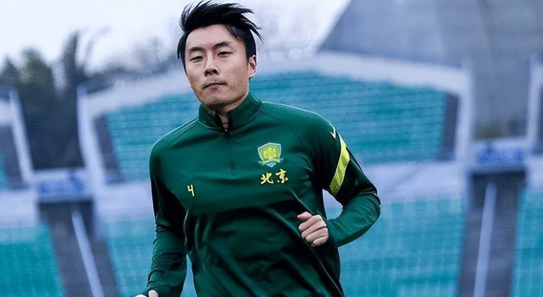 原创             7轮仅出场1次！国足最强左路飞翼意外遭塞蒂恩冷落沦为摆设，给伊万出难题
