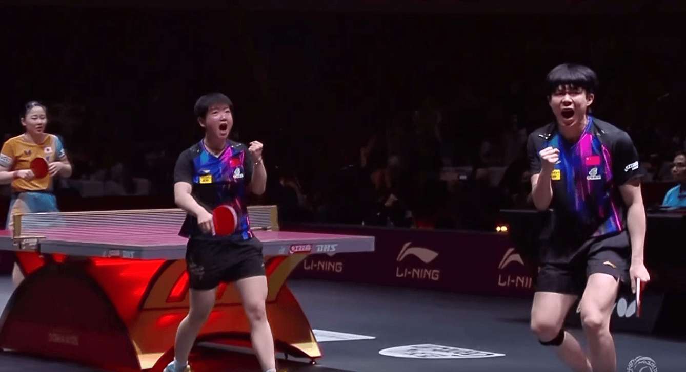 原创             3-1翻盘转折点！孙颖莎单膝跪地救球，连扛松岛辉空3次侧身，太燃