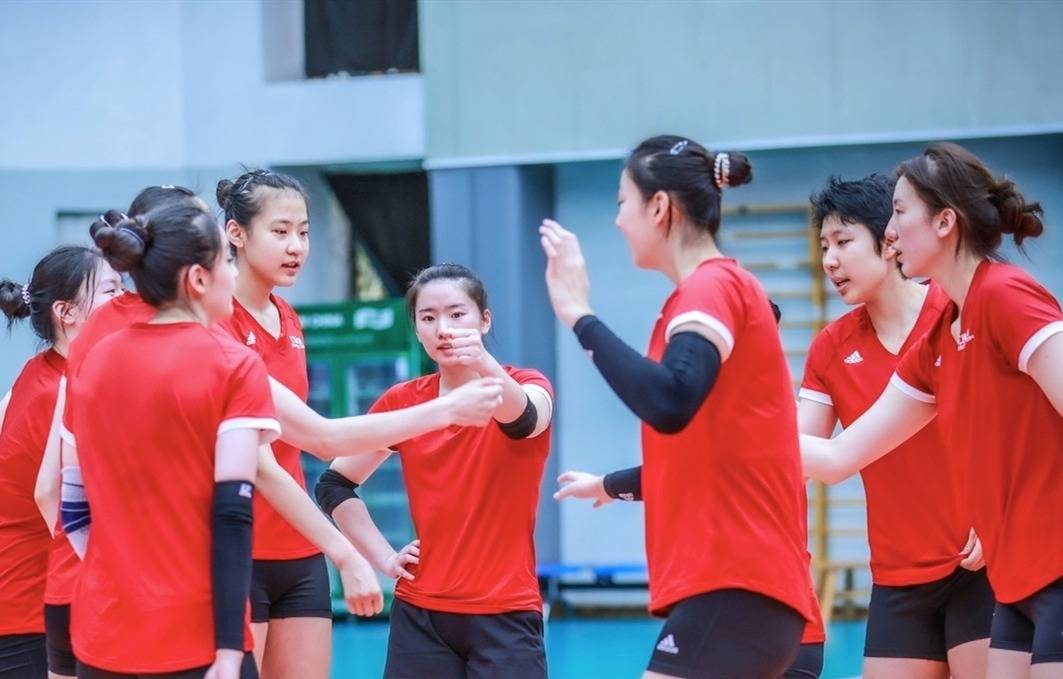 原创             中国女排4大新星崛起！1米96副攻变袁心玥替身？19岁主攻或当奇兵