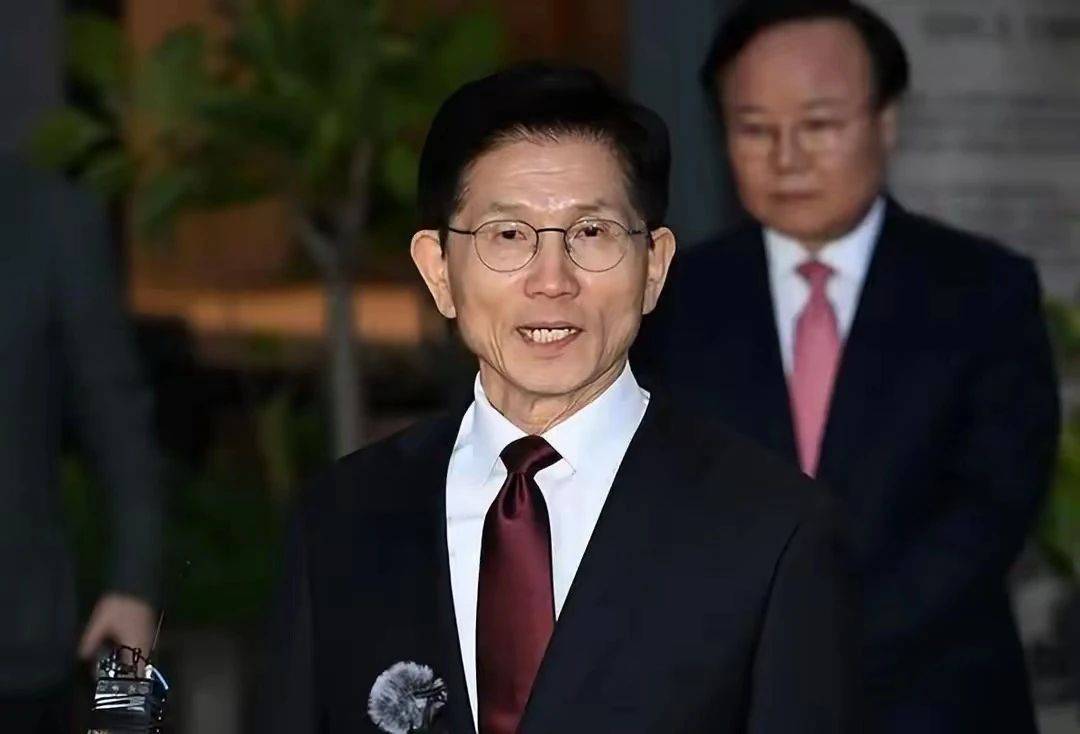 对中朝交底后，李在明支持率暴跌，一匹黑马杀出，释放信息量大