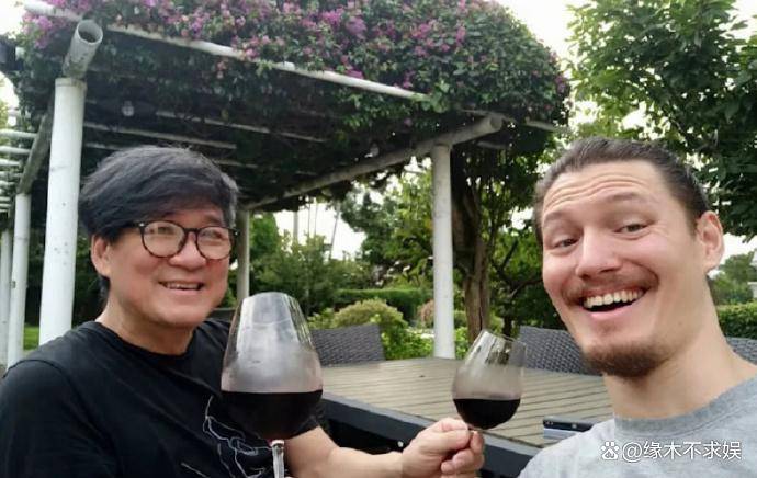 周华健混血儿子结婚现场，新娘穿旗袍身材好，34岁周厚安海量帅照曝光！