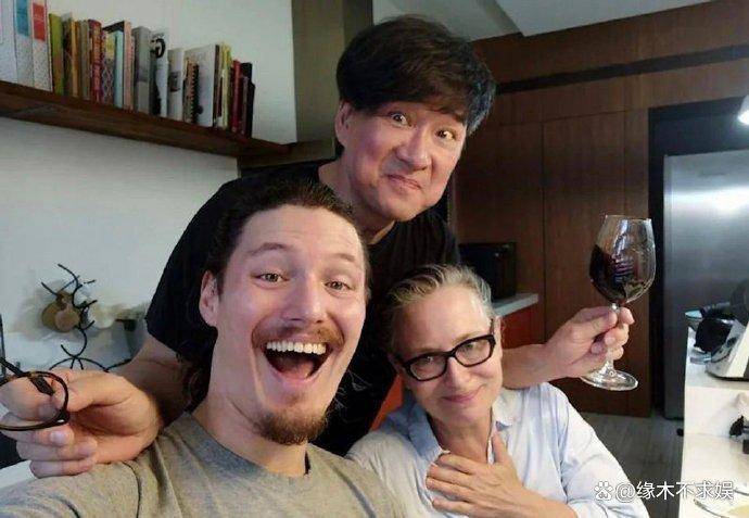 周华健混血儿子结婚现场，新娘穿旗袍身材好，34岁周厚安海量帅照曝光！