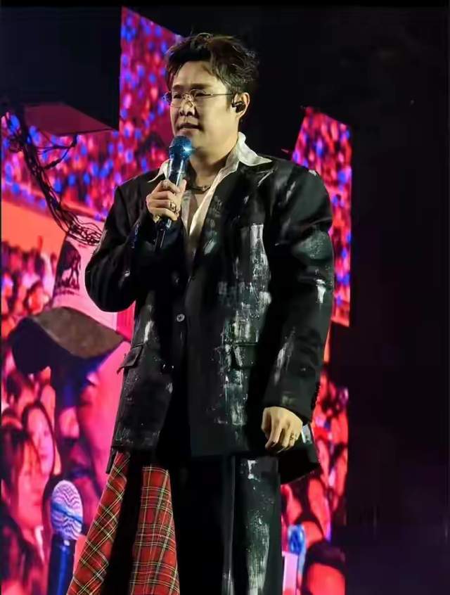 小沈阳演唱会遭负评！邀女儿做嘉宾，18岁沈佳润唱跳俱佳韩国范足