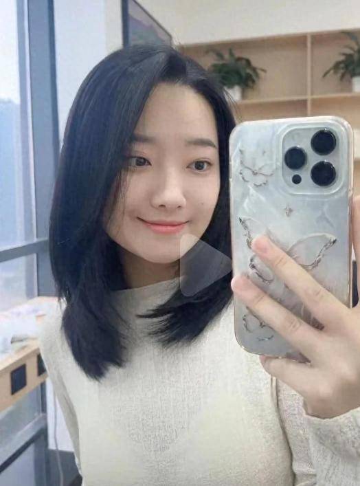 女子被蛇咬身亡照片曝光27岁肤白貌美家中独女遗体惨不忍睹
