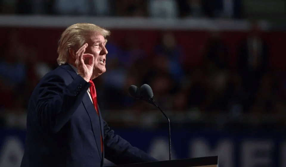 一架专机突然降落北京,中方通告“字少事大”,特朗普扛不住了 一架专机突然降落北京,中方通告“字少事大”,特朗普扛不住了