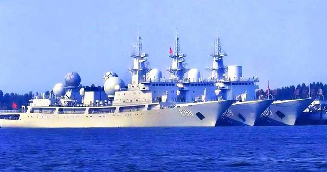 数百菲渔船冲向中业岛，菲民抬眼才发现，中国巨舰差2海里就登陆