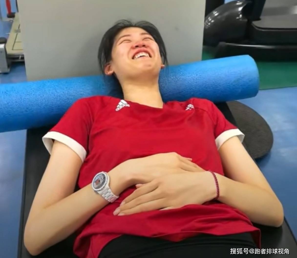 原创             李盈莹更新近况！镜头前罕见落泪，独自一人训练，主力位置难撼动