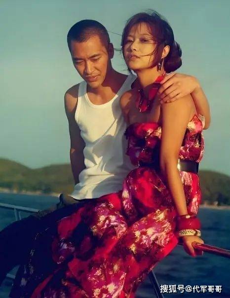 风流才女徐静蕾：王朔为她离婚，和黄立行隐居国外，只恋爱不结婚