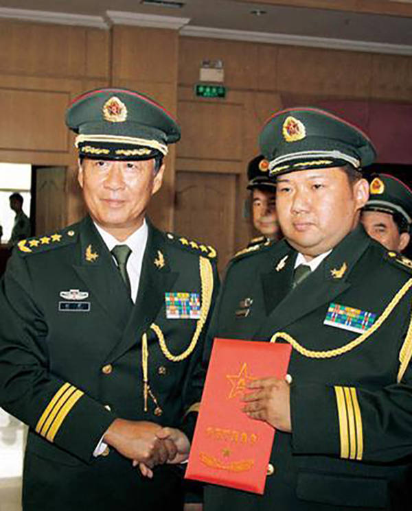 毛主席唯一孙子毛新宇，公开透露他和妻子工资，众人直呼难以置信