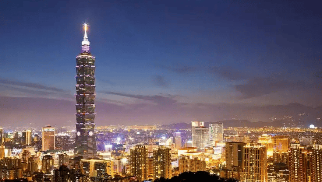 500名美军登陆台岛，大陆为何迟迟没掀桌子？国防部发出强硬回应！