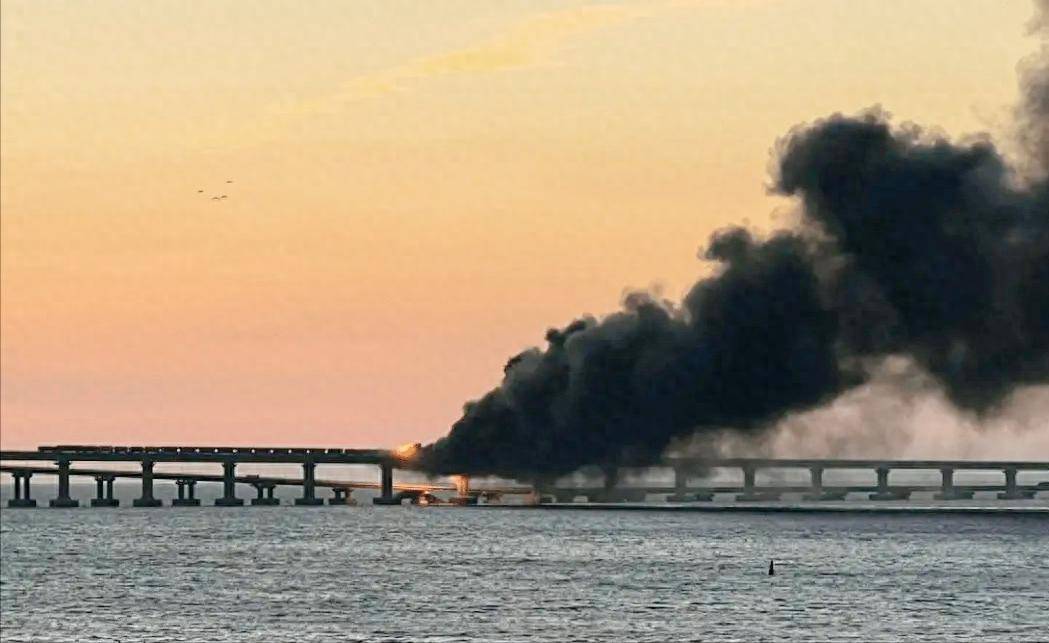 水下爆破！乌特工三袭克里米亚大桥，混合战争升级惊全球​​