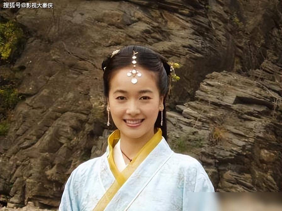 左小青：初代纯欲女神，40岁靠好身材上热搜，如今新剧搭档刘浩存