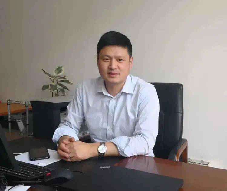 大学炸裂吃瓜震惊三观曝南师大女主生活照颜值高反差大、能力强是个男人都把持不住