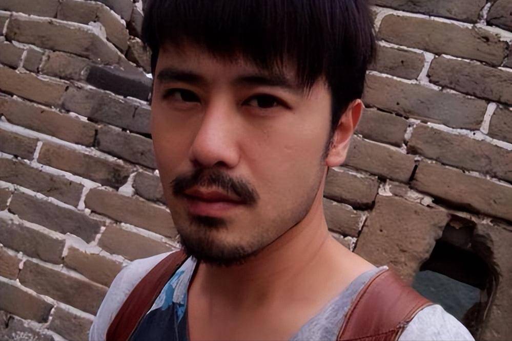 原来是他娶了谭维维！被誉为&quot;不老男神&quot;，曾在海拔5600米下跪求婚