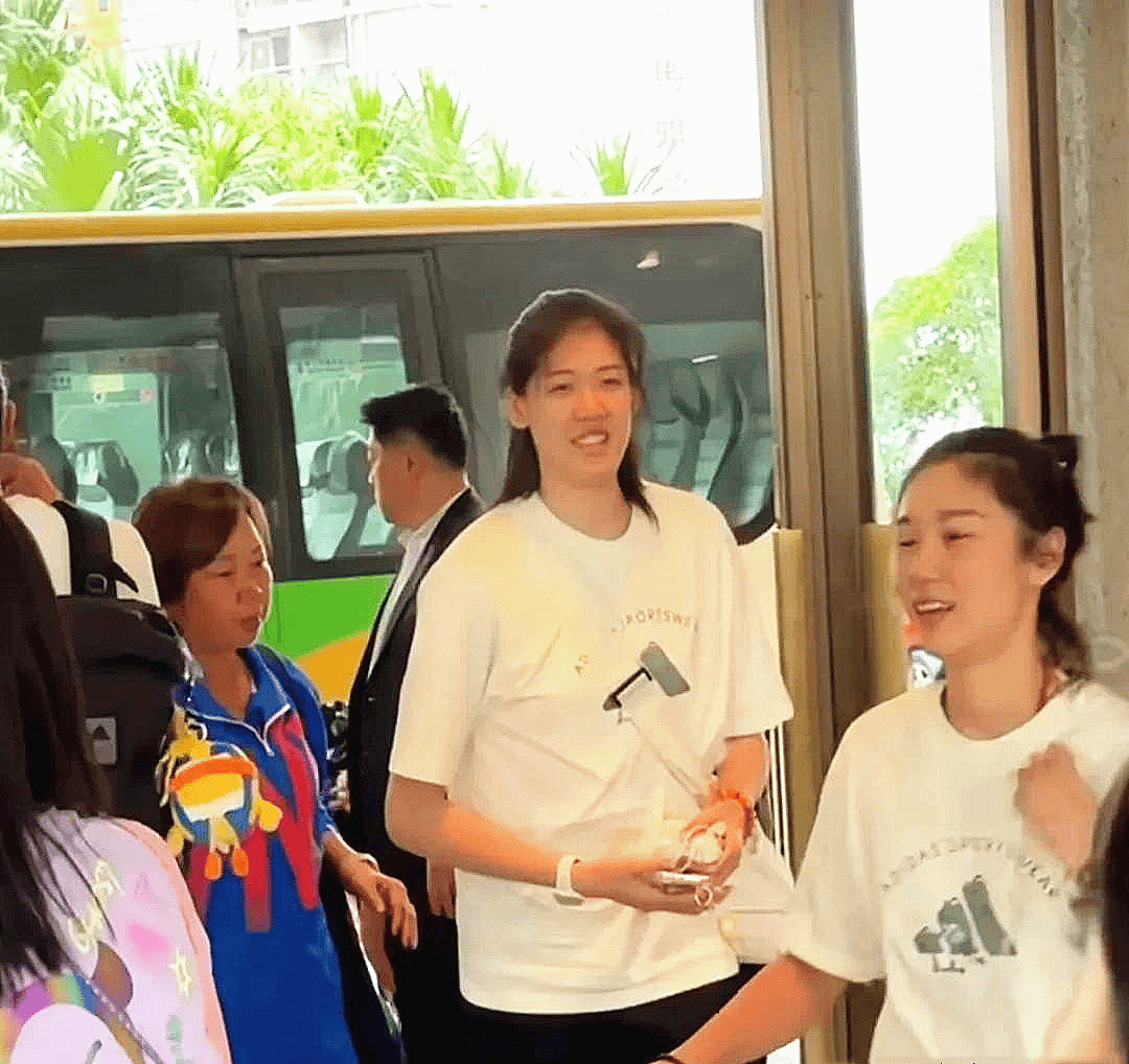 原创             李盈莹随队出征！中国女排PK两大豪强，对战日本女排，恐遭遇苦战