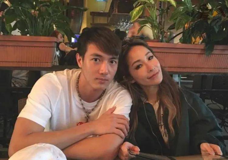 萧亚轩近照曝光，网友惊呼葫芦娃女蛇精，鼻子造型吓坏众人！