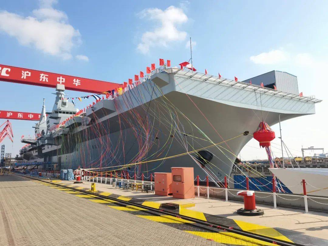 德专家：076弹射器堪比福建舰，这样不如直接造成航母