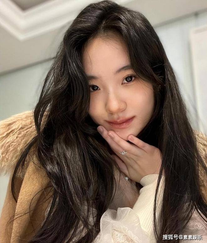 小S二女儿疑似整容，外貌模样大变，小S为女儿举办画展却关闭评论