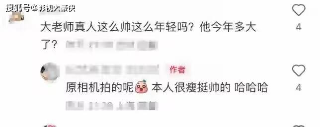 42岁大张伟机场吃面嫩得像大学生，老婆却被嘲‘像母子’？