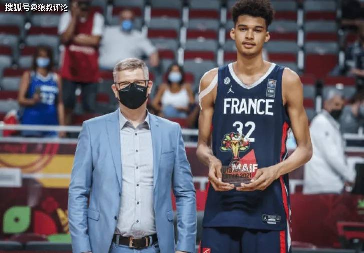原创             FIBA官方：郇斯楠单场8帽比肩文班亚马历史第4 周琦9帽并列第1
