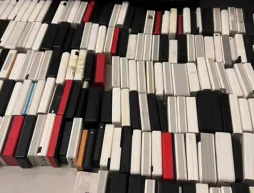 原创             20一个当盲盒卖……机场拦截充电宝大量流入二手平台？