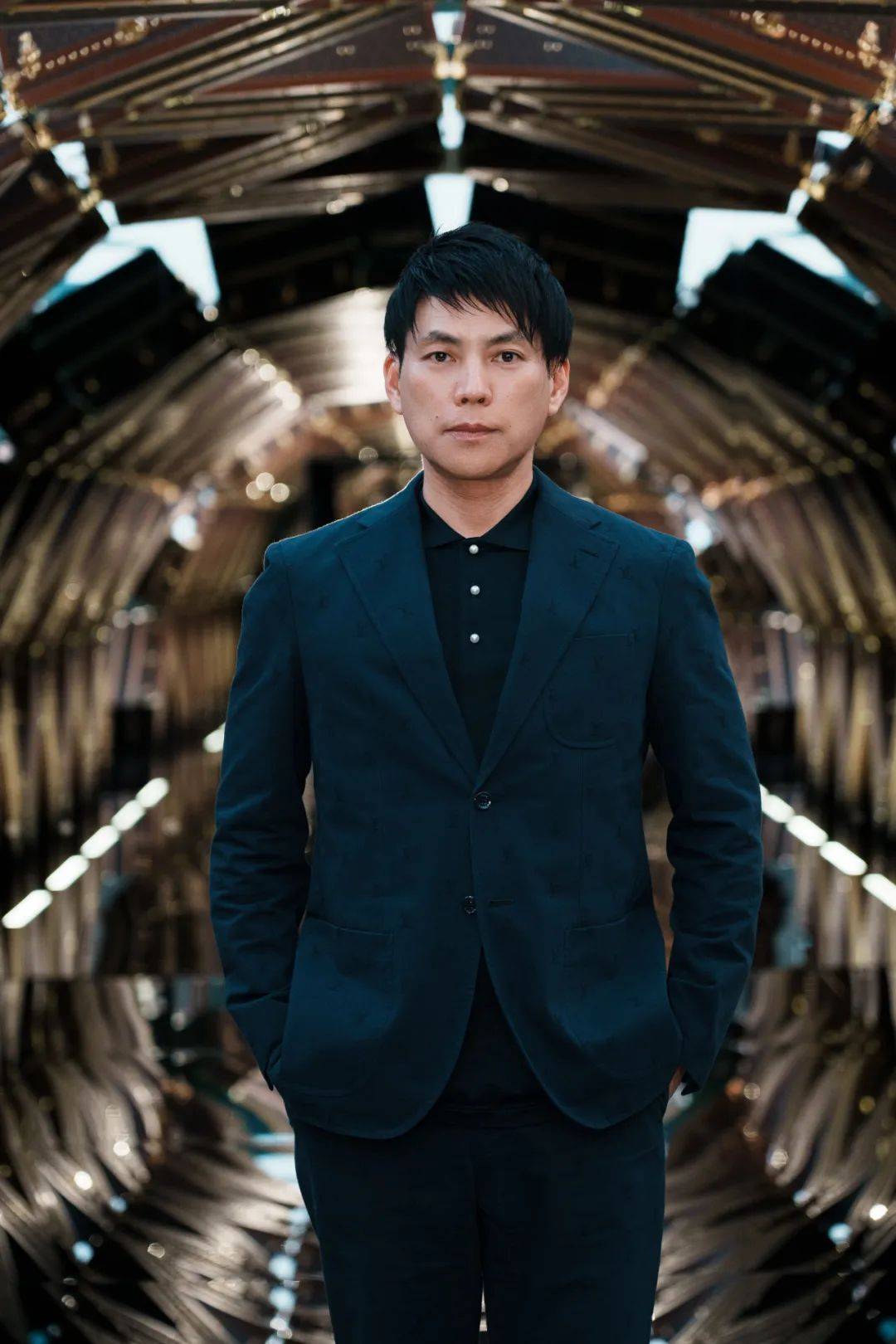 教授你你慢一点:刘亦菲、宋茜、王楚钦等众星登船！“路易号”在上海起航