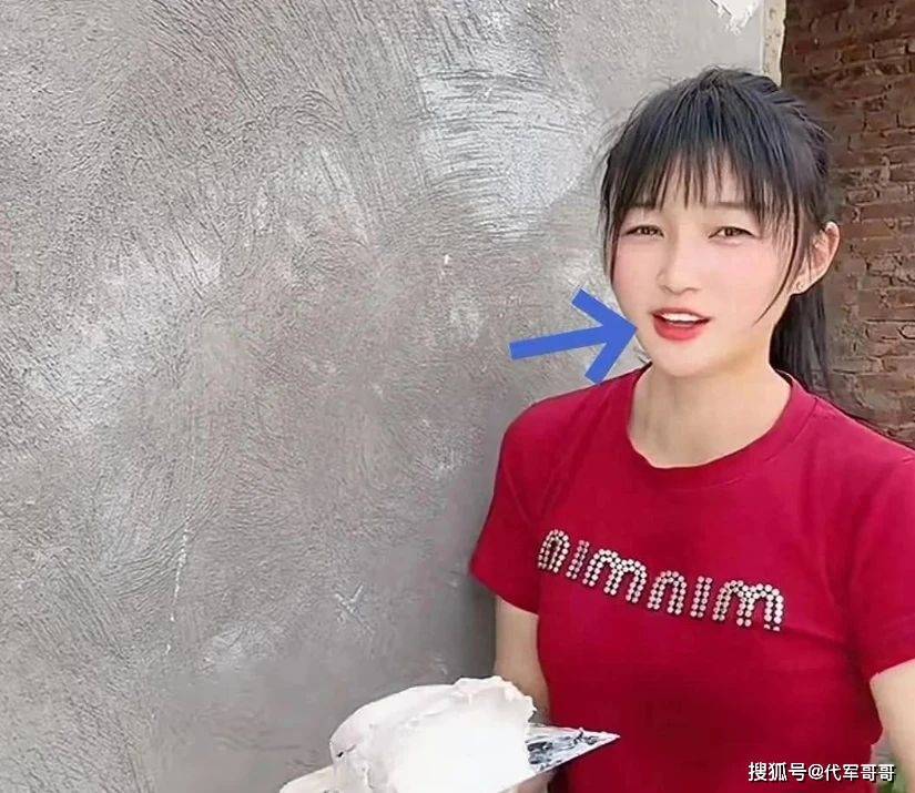 又一位25岁美女网红被曝去世！常穿牛仔裤干活，死因成谜让人唏嘘